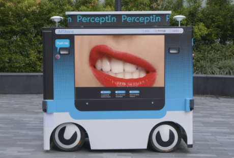 無人駕駛流動售貨車亮相深圳，可播放視頻廣告！