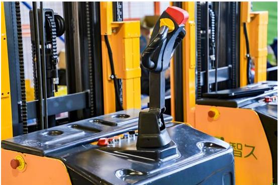 智久發布無人駕駛叉車 3m/s速度創行業記錄