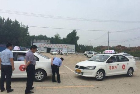 科目三掛科5次，成績全部作廢，學員痛哭，表示等待無人駕駛到來！