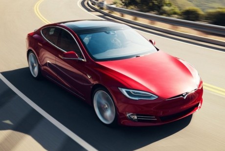 特斯拉一頭撞上消防車，半自動駕駛系統會毀掉整個行業的前途嗎？