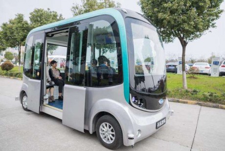 國內首款純電動無人駕駛車“藍鯨號”11月上市！
