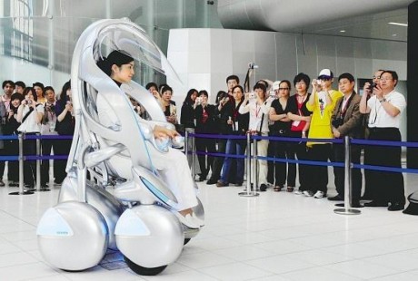 豐田展示智能載具概念，搭載無人駕駛技術！