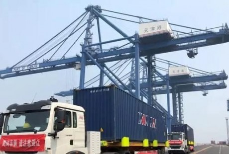 無人駕駛重卡閃耀天津港，HOWO T5G自動集卡演繹智慧物流核心動能！