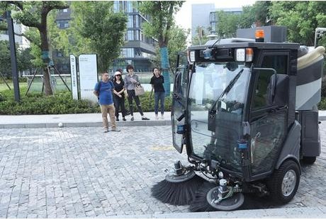 無人駕駛智能環衛車上路“開跑”！天心速度燃爆