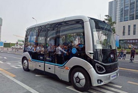 5G無人駕駛公交車亮相河南，好想去體驗一下
