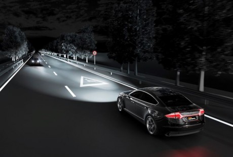 復旦大學林燕丹教授：智能駕駛時代，汽車照明的挑戰與趨勢