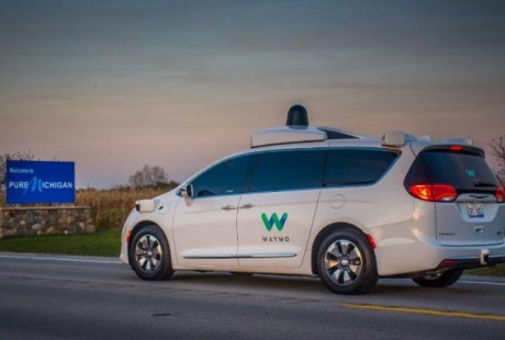 年底亮相？無人出租車或“爽約”