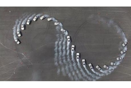 這輛DeLorean被斯坦福爆改：自動駕駛還能漂移！