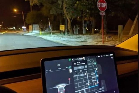 特斯拉自動駕駛系統曝光，可識別不斷變幻的交通燈