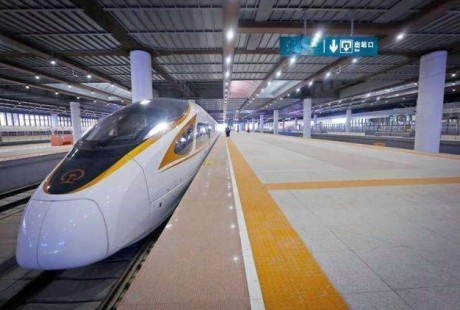 鐵路資訊：不敢睜眼，無人駕駛高速列車開過來了