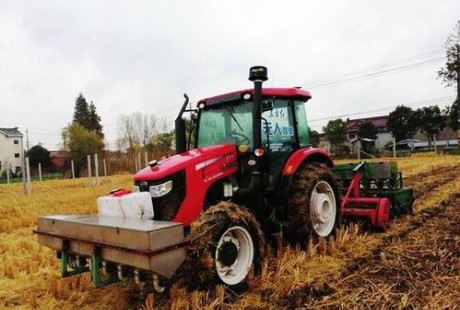 中國無人駕駛聯合耕播作業機來了！今年用于小麥生產
