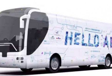 "觀"萬眾期待無人駕駛巴士，"嘆"時光荏苒似水流年