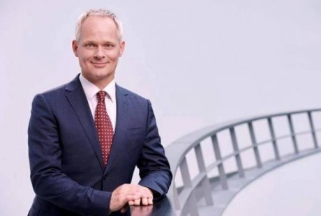 對話寶馬電子電器業務高級副總裁：如何開發自動駕駛時代的智能座艙？