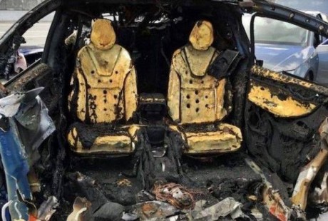 兩起特斯拉自動駕駛事故最終報告：駕駛員都分神了，AEB系統沒避免碰撞