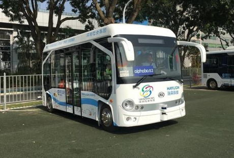 真正的國產技術，上海申龍打造的無人駕駛公交上路了，你敢坐嗎？