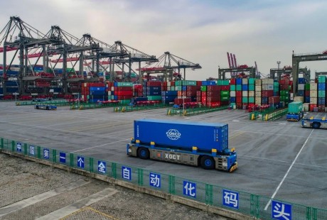 無人駕駛的卡車如何精準作業？帶你打卡不一樣的新碼頭