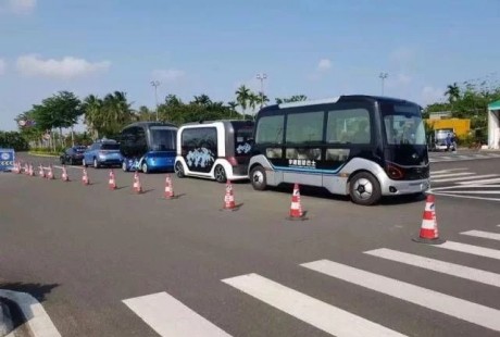 沒有方向盤和儀表盤，無人駕駛汽車出現在博鰲。記者會帶你到車上體驗！