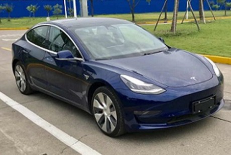 特斯拉的自動駕駛系統真的“火了”，國產版Model 3 失控起火