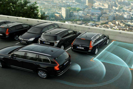 無人駕駛技術惹爭議!網友不理解：出了事故算誰的責任？