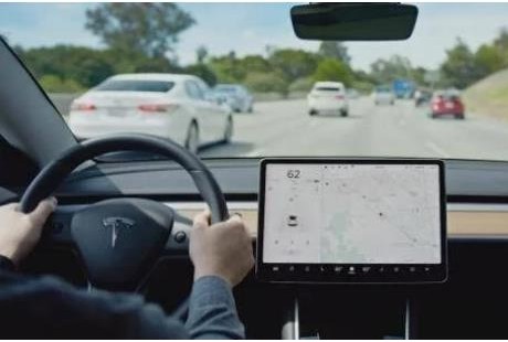 特斯拉正式推出全自動駕駛套件測試版，僅針對部分車主發布