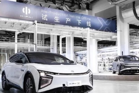 剛下生產線就無人駕駛？高合HiPhi X太秀了！