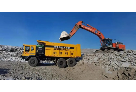 鄂爾多斯市首批充換電一體無人駕駛寬體礦卡正式交付！