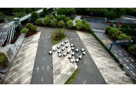 上百臺！國內最大規模充電機器人項目完成批量交付