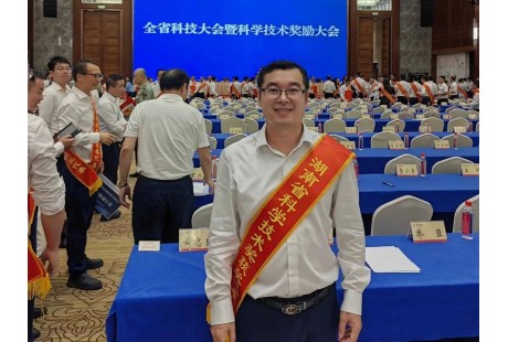 紐恩馳連獲三項殊榮，無人駕駛清掃機北斗應用定位精度厘米級